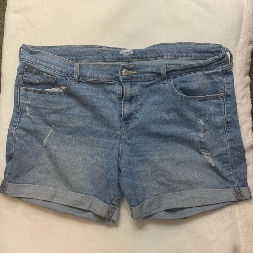 Old navy short/mid shorts women’s size 16